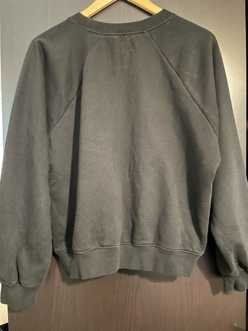 Gap Women’s Black Crewneck Sweatshirt - Picture 2 of 5